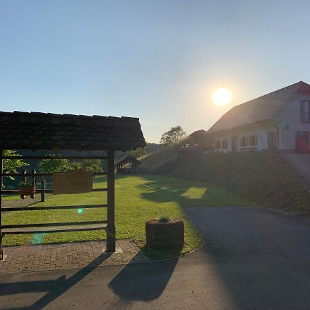 Tourist Farm Artisek Villa Store Dış mekan fotoğraf